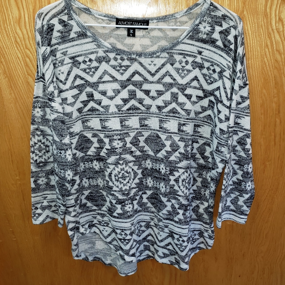 🌵Aztec print shirt